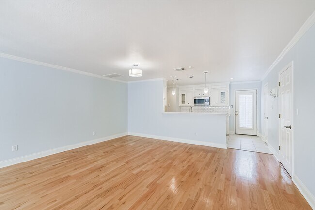 Foto del edificio - 738 Redwing Pl Dr