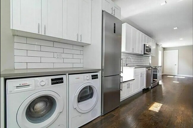 Building Photo - 153 E 26th St