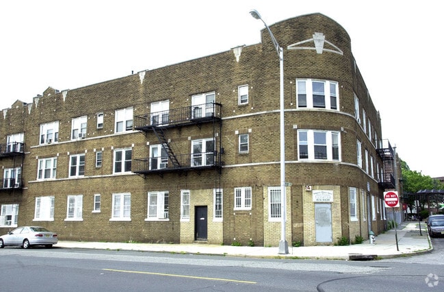 Photo: 12 Ampere Parkway (building exterior) - 12-16 Ampere Pky