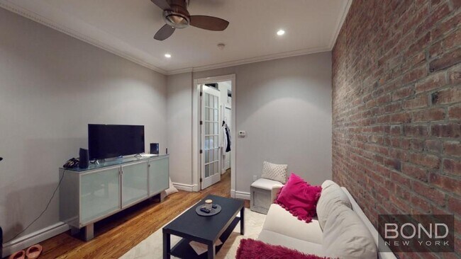 Foto del edificio - 450 W 50th St