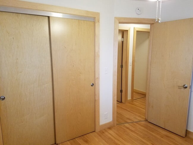 Building Photo - 4 Bedroom house in great CF Location