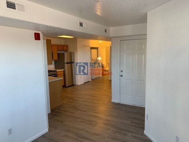 Building Photo - 960 S Dawson Way