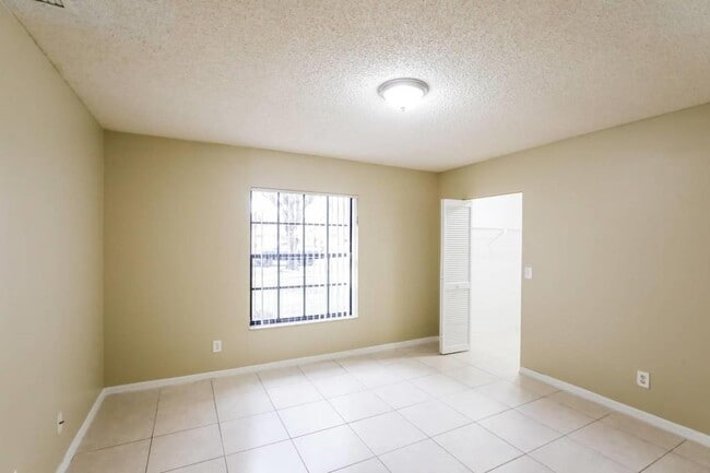 Foto del edificio - 20241 NW 8th St