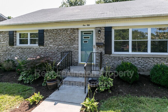 Building Photo - 150 St James Dr