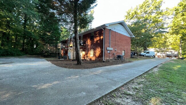 Foto del edificio - 135 Meadowbrook Ct