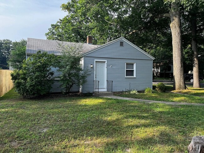 Building Photo - 418 W Lakewood Blvd