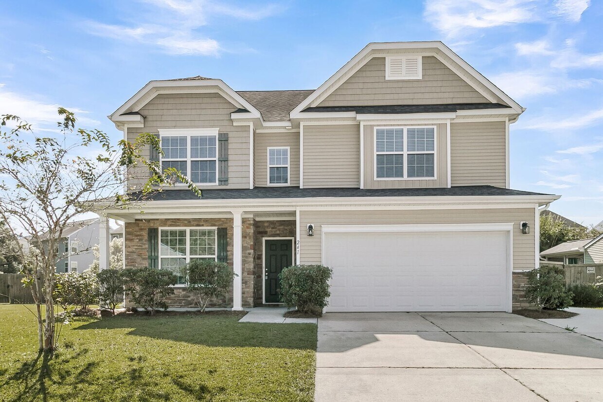 Foto principal - 5 Bedroom 3 Bath Home Located in Sophia Landing in Goose Creek