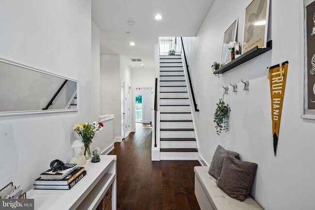 Building Photo - 6707 Cinnaminson Ct