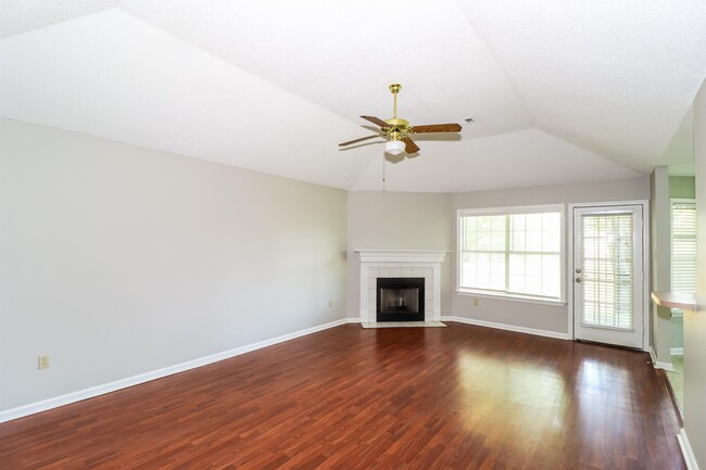 Foto del edificio - 9191 Fletcher Wood Dr