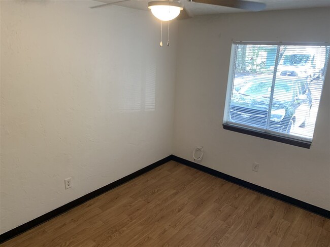 Foto del edificio - 1554 Lake Ave