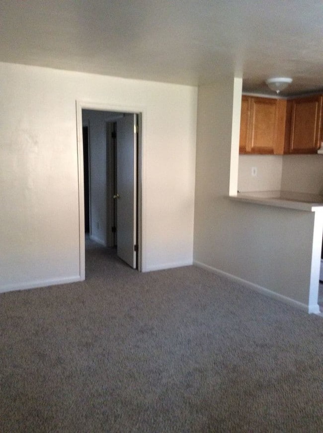 Building Photo - 138 W Seaview Ave