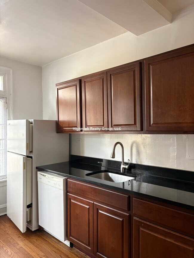 Foto del edificio - 909 Elmwood Ave