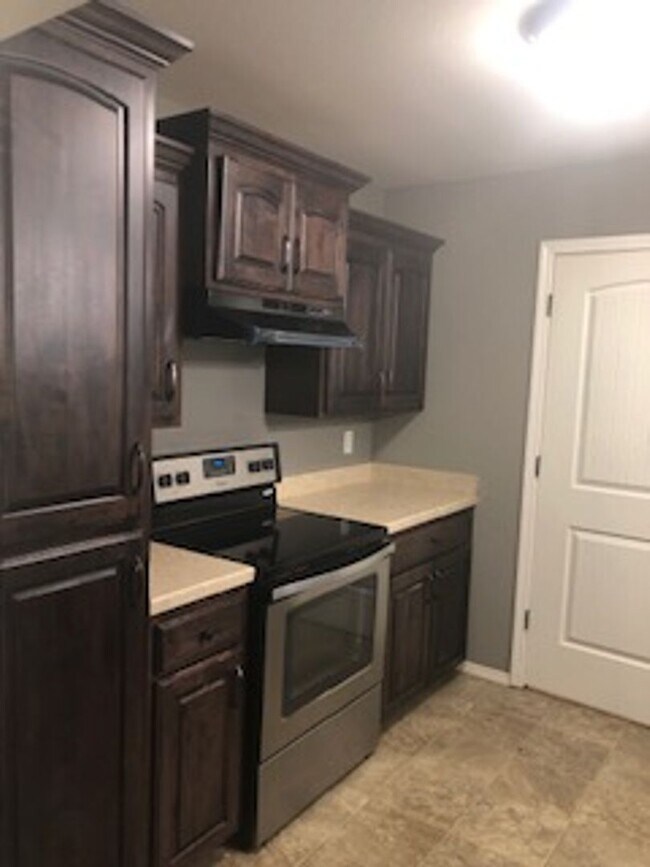 Foto del edificio - Very nice 2 bed 1 bath home, Dining room, Porch and Back Patio and Storage Bldg