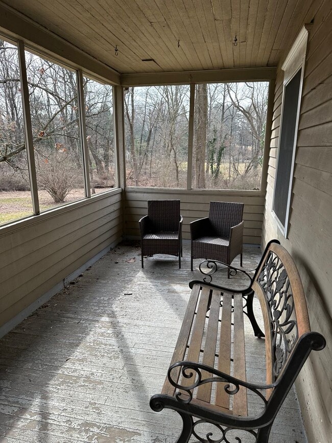 Foto del edificio - Greenville home on private property