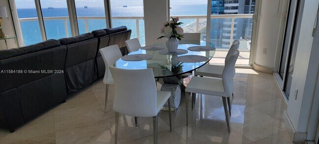 Foto del edificio - 6365 Collins Ave