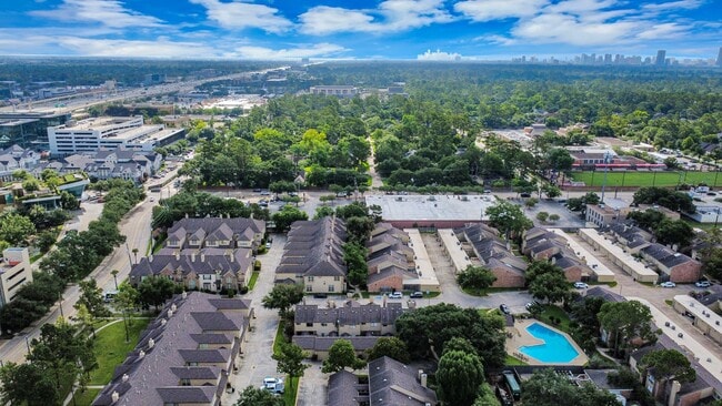 Building Photo - 1022 Memorial Village Dr