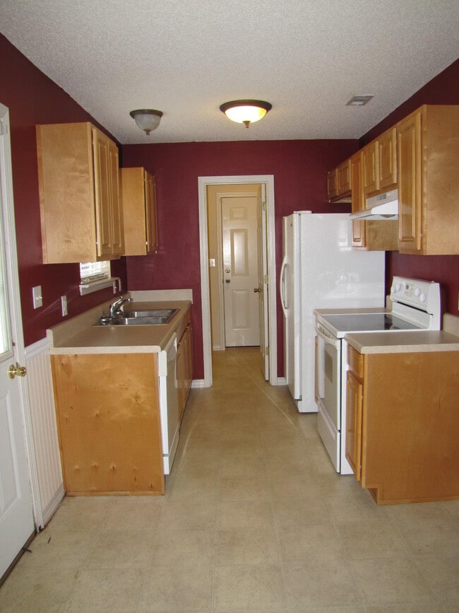 Building Photo - 134 Hampton Dr
