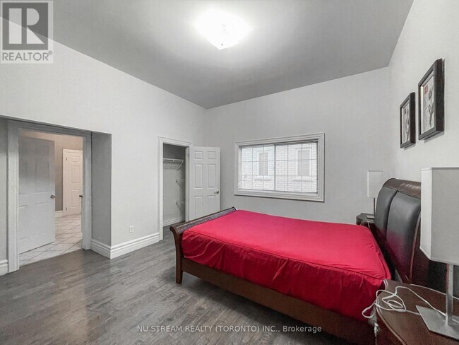 Building Photo - 72 Snively St