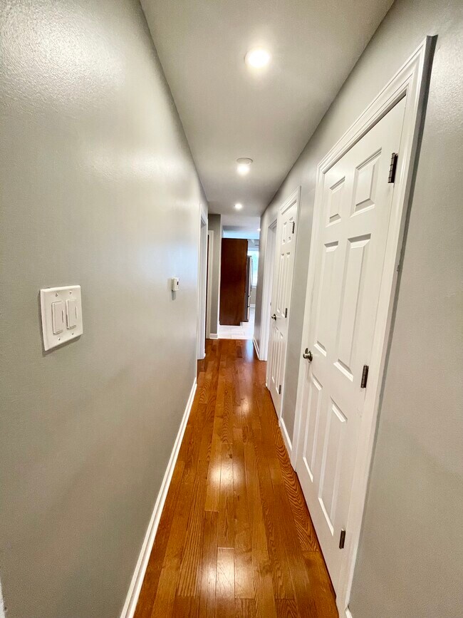 Foto del edificio - 5755 S Meade Ave