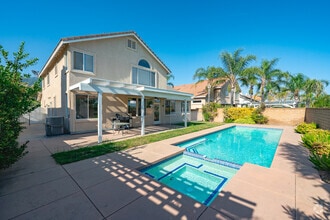 Building Photo - 10919 Mirador Dr