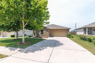 Building Photo - 114 Leon River Loop