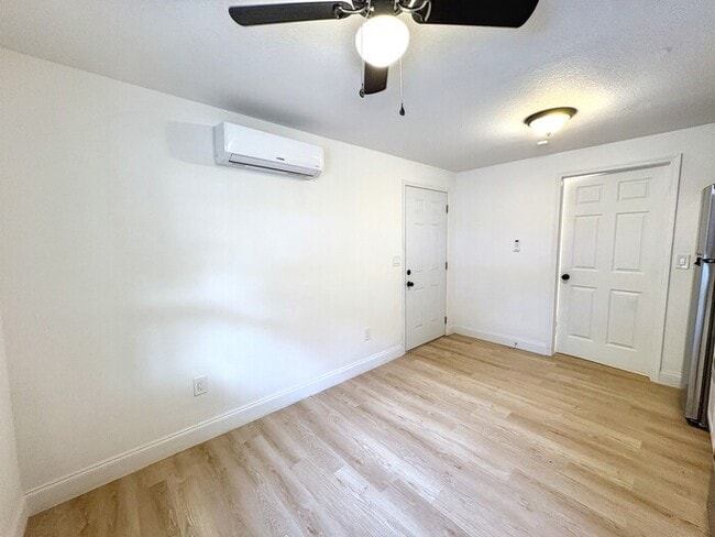 Foto del edificio - 4605 N Hubert Ave