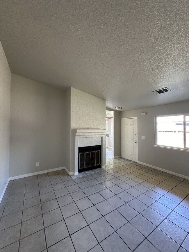 Building Photo - 3 bed 2 bath Cozy Home!
