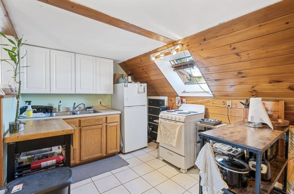 Open kitchen layout - 94 Woodford St