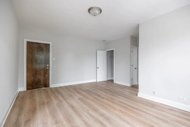 Building Photo - 2600 N Kimball Ave
