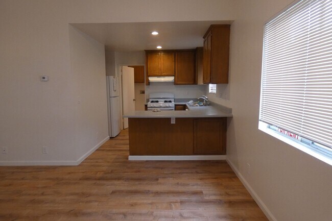 Foto del edificio - HOUSE FOR RENT