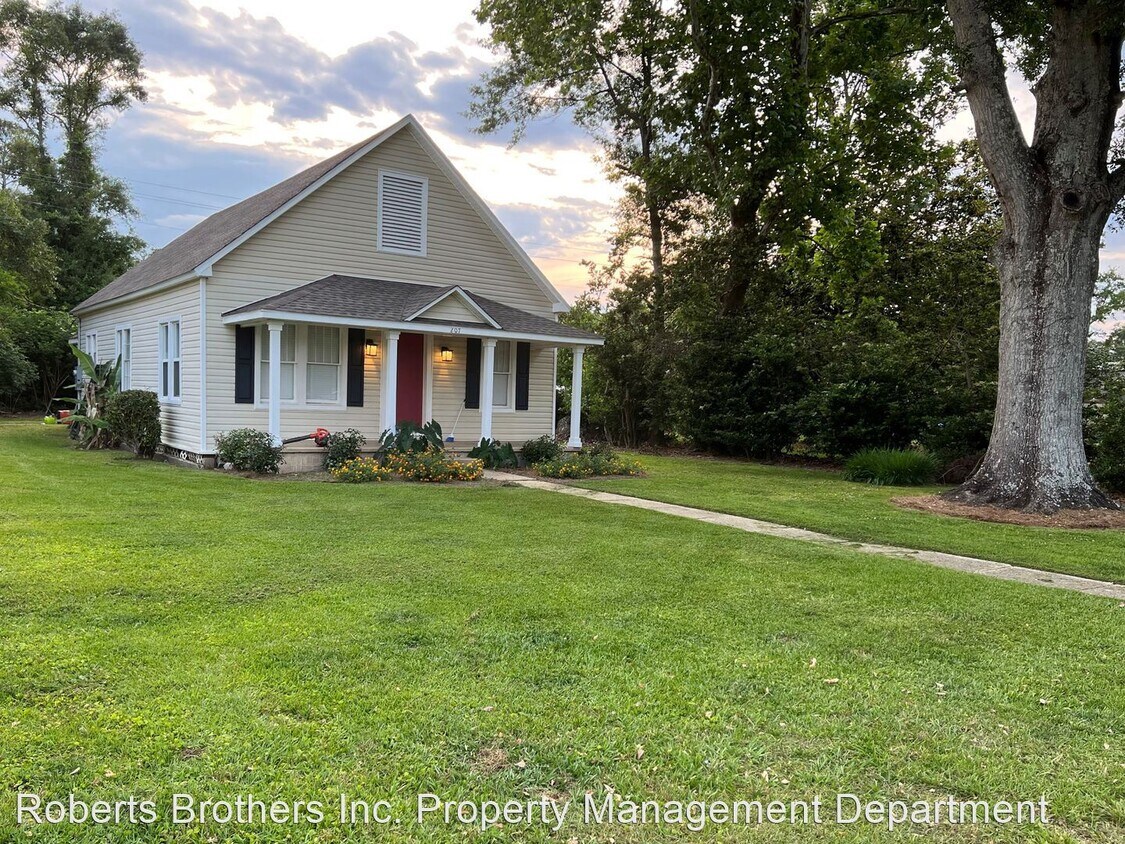 2 br, 1 bath House 207 NW 1st Street House for Rent in Summerdale