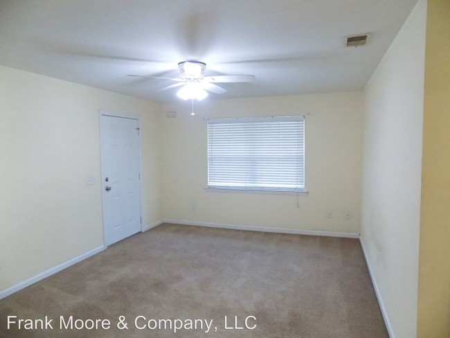 Building Photo - 4403 Caroline Dr