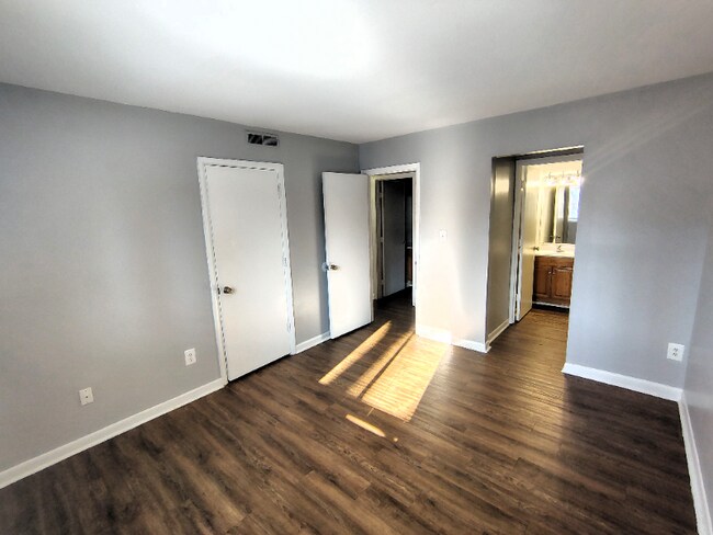 Foto del edificio - 600 Reusens Rd