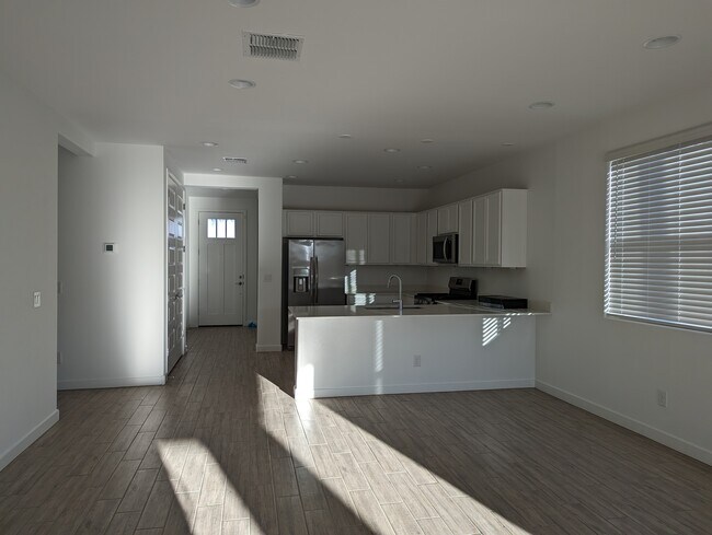 Foto del edificio - 4330 N 94th Ave