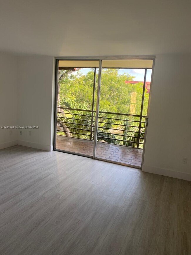 Foto del edificio - 3285 Foxcroft Rd