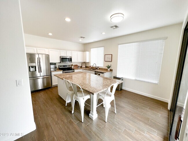 Foto del edificio - 9470 W Ross Ave