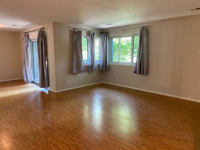Foto del edificio - 2 BD/1 BA Condo Next to Ideal Market in Ol...