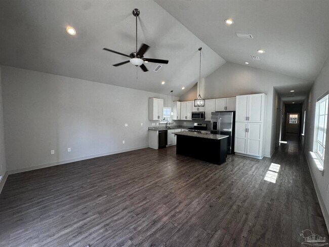 Foto del edificio - 102 S G St