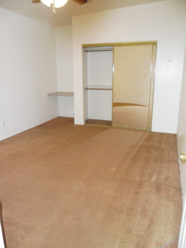 Foto del edificio - 1133 E Elm St