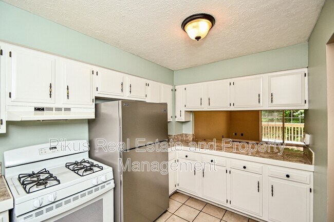 Foto del edificio - 7819 Hills and Dales Rd NW