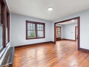 Building Photo - 16 Oak Terrace