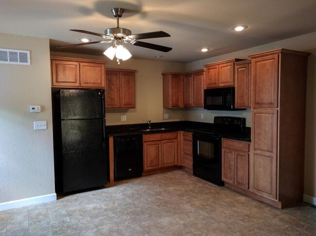 Building Photo - 10608 Clubhouse Dr