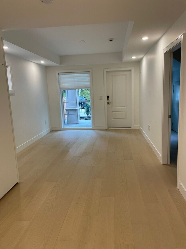 Photo du bâtiment - 918 32nd Av W