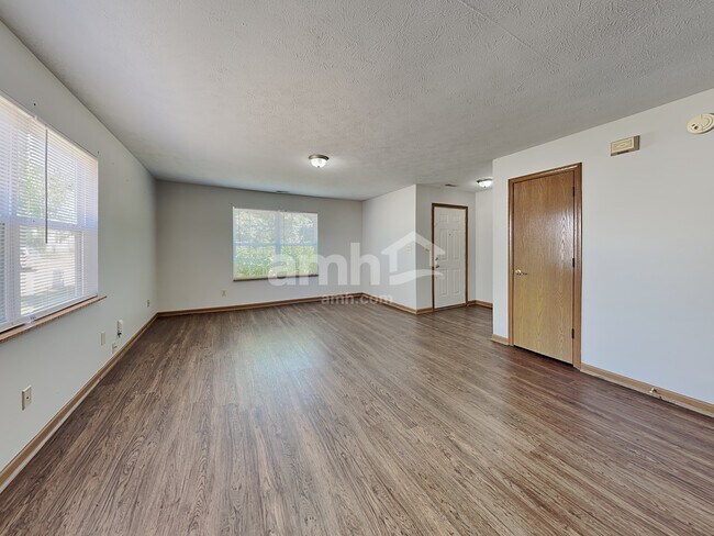 Foto del edificio - 686 Hannah Pl