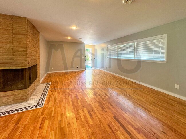 Building Photo - Sprawling South Hill Rancher on Park-like ...