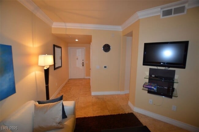 Building Photo - 230 E Flamingo Rd