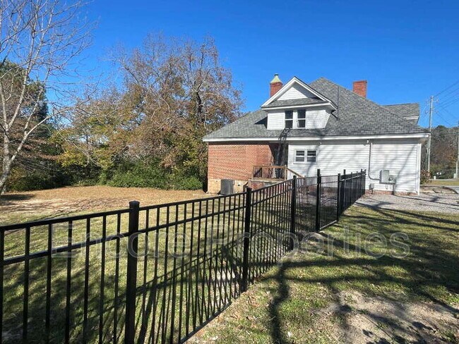 Foto del edificio - 610 Parks St