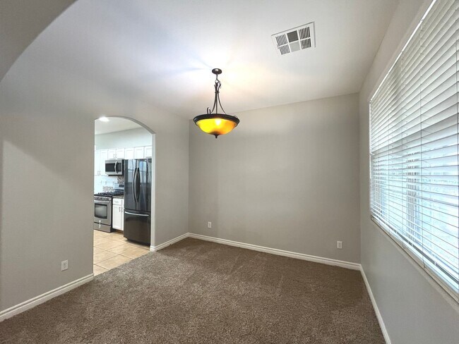 Foto del edificio - 1847 sq ft, 2 story, 4 Bedroom, 2 1/2 bath, 2 Car Garage home in the Vibrant city of Las Vegas.