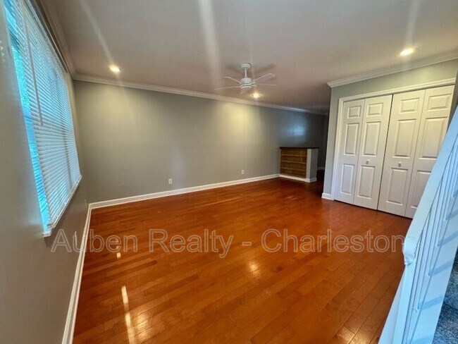 Foto del edificio - 730 Harbor Ln