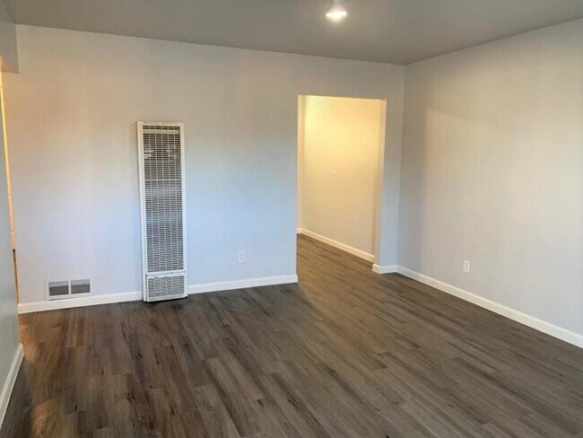 Building Photo - 210 Cornell Dr SE